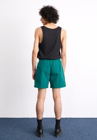 Reebok Classic CROSS CHECK - Tréningruha alsók - collegiate green