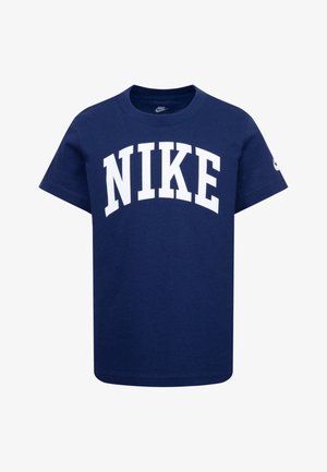 Camiseta de algodón azul marino con un gran logo blanco de "NIKE" en el pecho, cuello redondo y mangas cortas. Textura suave, corte regular.