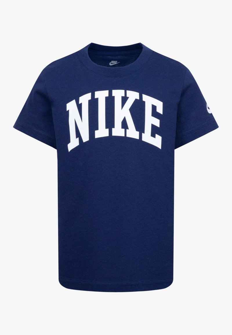 Mornarsko modra bombažna majica s kratkimi rokavi, ki ima na prsih velik bel logotip "NIKE", okroglo izrezano ovratnik in kratke rokave. Gladka tekstura, navaden kroj.
