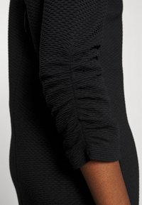 TOM TAILOR DENIM DRESS WITH SLEEVE DETAIL - Dzsörzéruha - deep black
