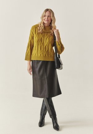 TATUUM LENQA - Umhängetasche - black