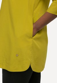 Ulla Popken LONGLINE 3/4 SLEEVE COLLARED - Camicetta - pistachio