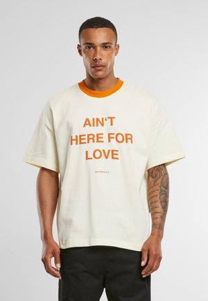 AINT HERE FOR LOVE - Majica kratkih rukava s printom - cream orange
