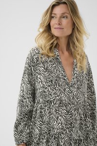 Čierno-biel dresses s dizajnom zebry, s hlbokým výstrihom do V, dlhými rukávmi a volánovým spodným lemom.