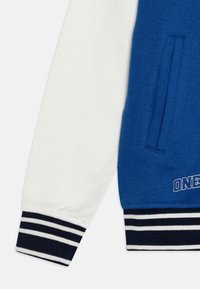Jack & Jones Junior JORCOLE VARSITY - Sudadera con cremallera - mazarine blue