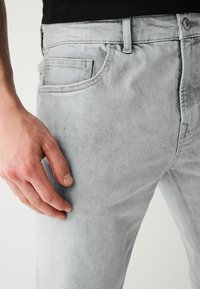 Next AUTHENTIC - Blugi conici - ice grey