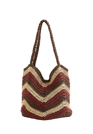 Borsa tote intrecciata marrone, rossa e beige con motivo a zigzag e due spallacci intrecciati.