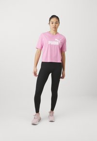 Puma CROPPED LOGO TEE - Marškinėliai su spaudiniu - mauved out