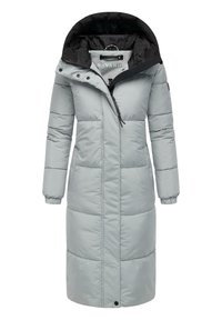 Lang, lys grå polstret jakke med hætte, der har en sort indvendig, frontlynlås, trykknapper og elastiske manchetter. Glat tekstur med syede sektioner.