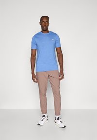 New Balance ESSENTIALS - Športne majice - blue gemstone