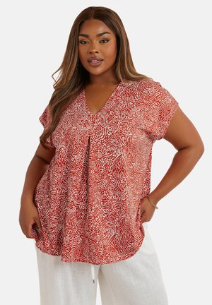Top rosso fluido con scollo a V e maniche corte, caratterizzato da un motivo floreale e a spirale bianco. Tessuto morbido, vestibilità rilassata e orlo curvo.