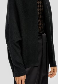 s.Oliver BLACK LABEL MIT PAILLETTEN - Gilet - schwarz