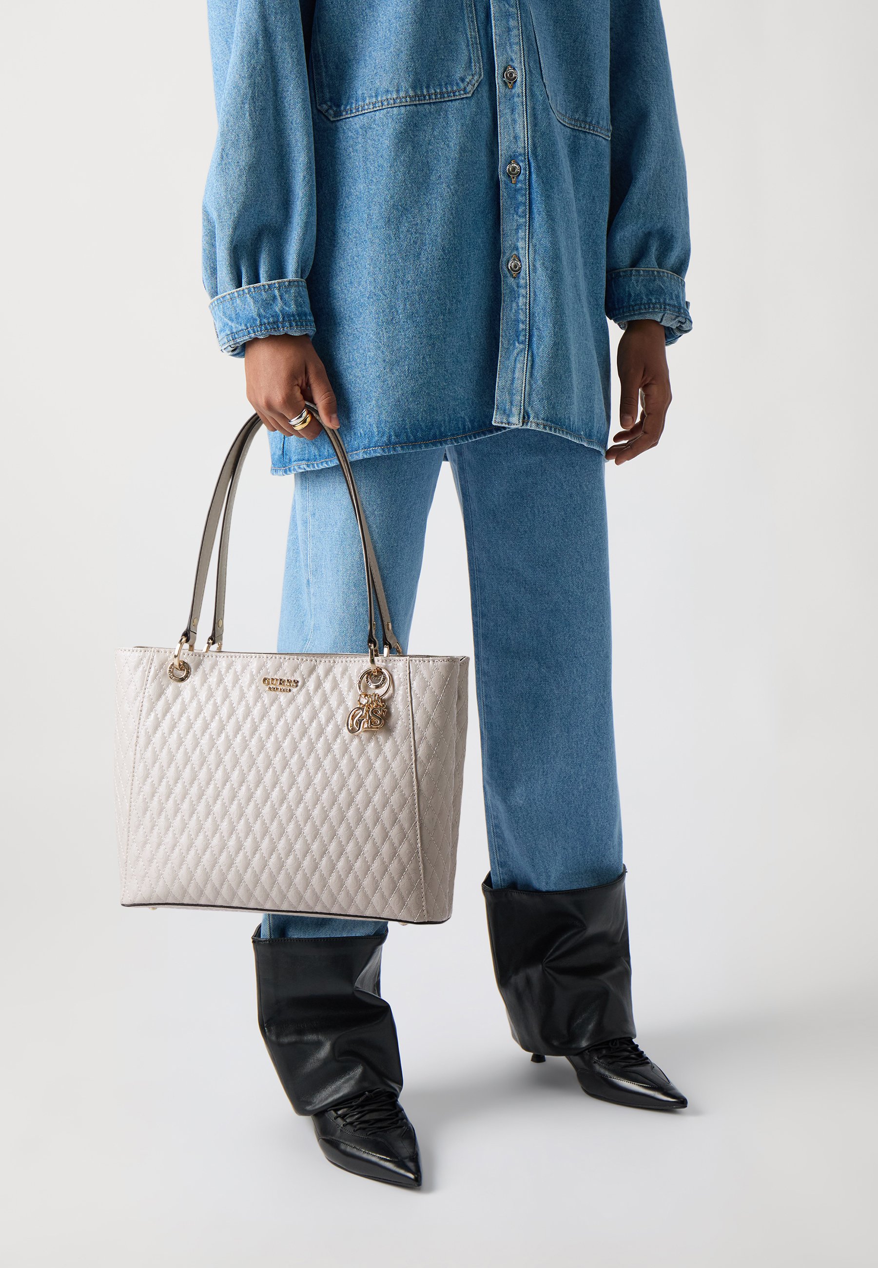 Sac à Main GUESS BETULA - Cuir PU | Bandoulière Amovible | Dimensions 31x20x10 Cm | Style Jean