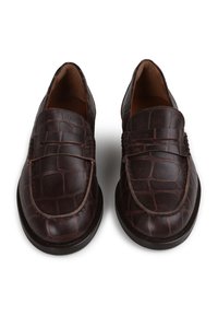 Brown leather loafers featuring a textured crocodile pattern, smooth rounded toes, and a subtle stitched accent across the front.
