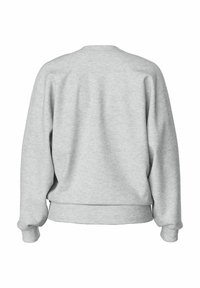 Sudadera gris de manga larga, con puños y dobladillo acanalados, cuello redondo y tejido suave y texturizado. La vista posterior no muestra gráficos ni logotipos visibles.