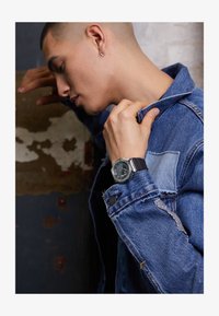 Selected, black/grey