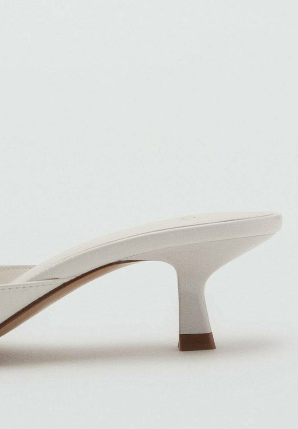 MED LILLE - Mules - hvid4