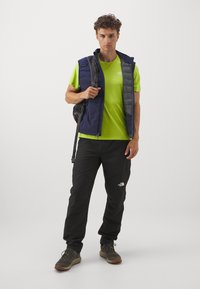 The North Face LIGHTBRIGHT TEE - T-skjorte til trening - meadow grass
