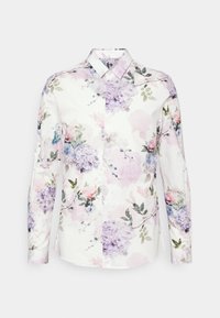 Blumenhemda aus weißer Baumwolle mit pastellfarbenen Rosen und Hortensien. Klassischer Kragen, lange Ärmel und taillierte Silhouette.