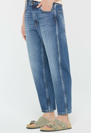MID RISE  BARREL LEG - Relaxed fit jeans - mid blue