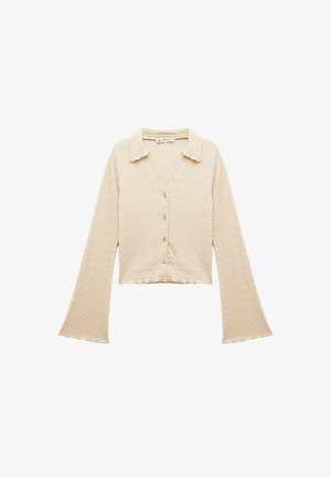 Beige, getextureerde, cropped cardigan met lange mouwen en uitlopende mouwen, een kraag en een knoopsluiting aan de voorkant.