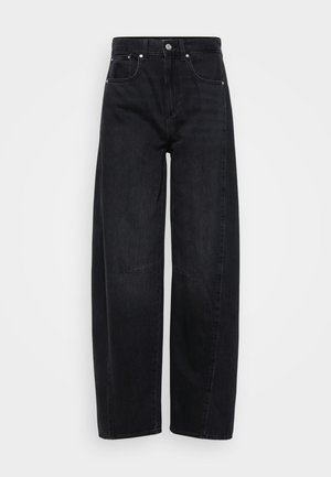 Jeans in denim nero a gamba larga con vita alta, cinque tasche, bottoni e rivetti argentati, texture liscia e dettagli di cucitura a contrasto.