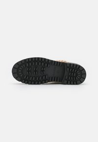 Guess Botines con plataforma - off-white