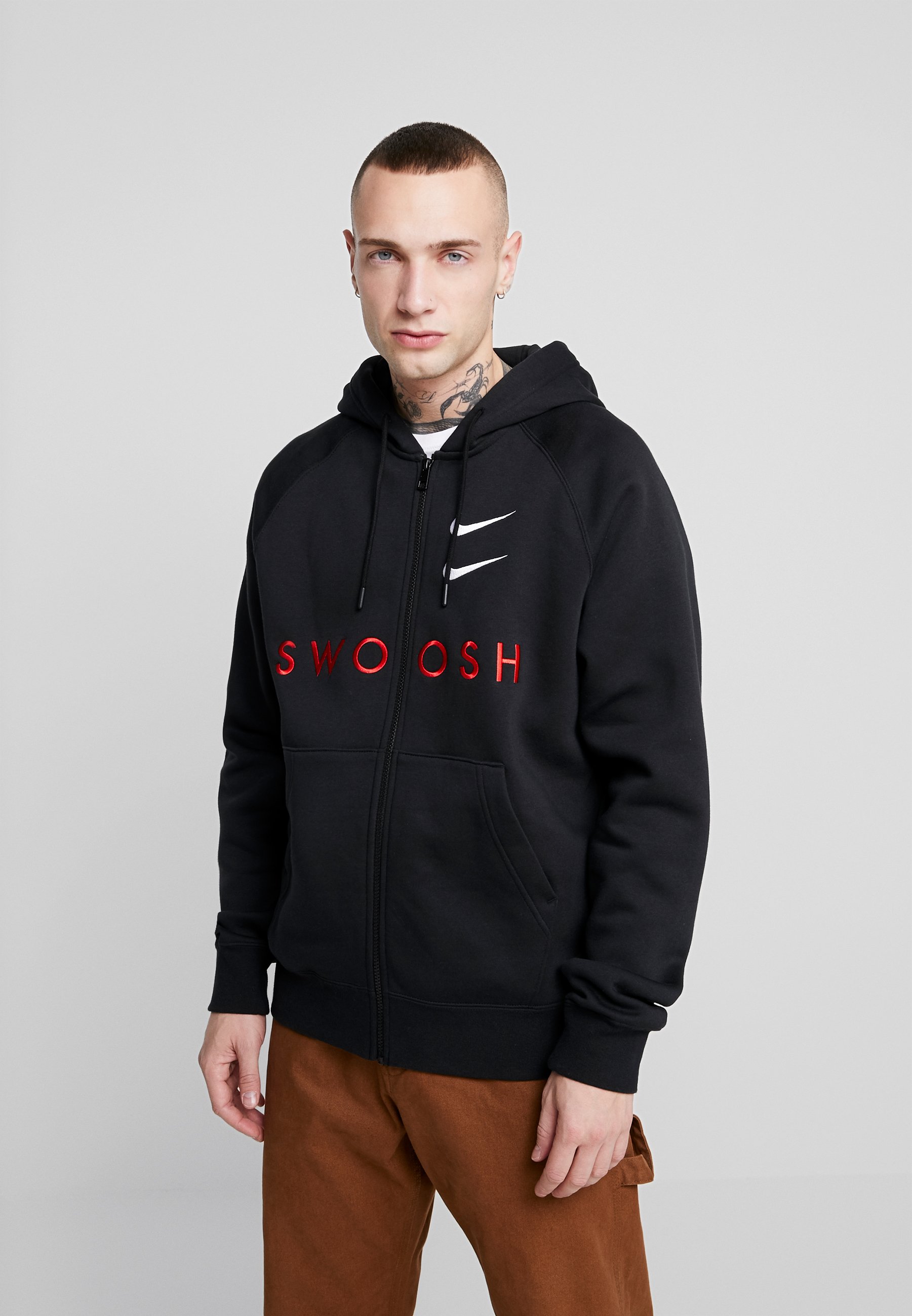 Nike Sportswear Hettejakke blackuniversity red Zalando.no Nike Sportswear Hettejakke - black/university red