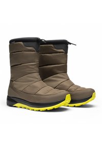 Waterdichte, gevoerde laarzen van een bruine stof, met een zwarte top, gele onderwerpingaccenten, gestructureerde oppervlakken en een veter-sluiting.