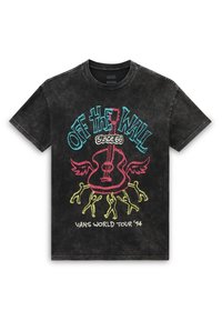 Camiseta de algodón negra con un gráfico colorido de una guitarra con alas, el texto "OFF THE WALL desde '66", y siluetas de bailarines.