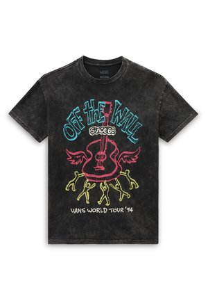 Camiseta de algodón negra con un gráfico colorido de una guitarra con alas, el texto "OFF THE WALL desde '66", y siluetas de bailarines.