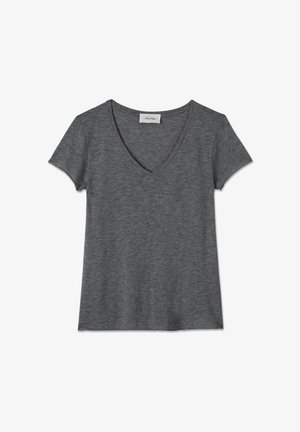 Tummaharmaa naisten lyhythihainen T-paita V-pääntiellä ja pehmeällä meleeratulla kankaalla, tasaisesti valkoinen tausta vasten aseteltuna.