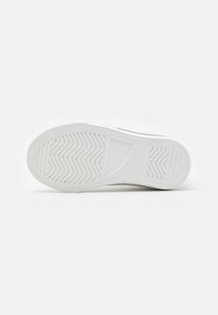 Friboo TRAINERS Disney MICKEY MOUSE & MINNIE MOUSE - HI-TOP TRAINERS - Höga sneakers - white