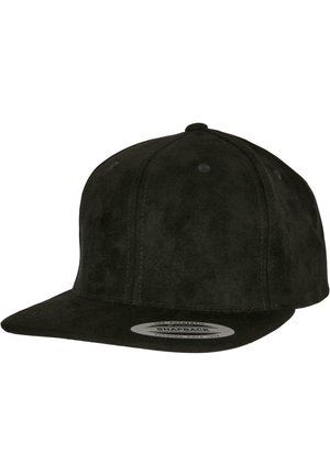 Must have nahk-sametist snapback kork, millel on lame viska, kuus paneeli ja ümmargune nupp peal. Omab õmmeldud detaile ja logopatchi viska äärel.
