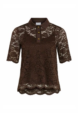 Polo shirt marrone in pizzo con colletto, maniche corte, tre bottoni dorati e orlo ondulato con motivo floreale.