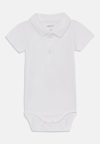 Vit bomullspolo bodysuit, kort ärm, krage, tre knappslå framtill och tryckknappstängning nedtill för enkel påklädning.