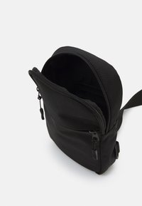 Pier One Marsupio - black