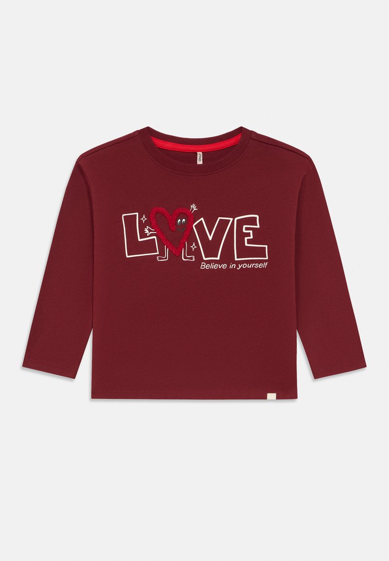 T-shirt de manga comprida cor bordô com a palavra "LOVE" em branco, apresentando um personagem de coração vermelho em peluche e o texto "Acredita em ti."