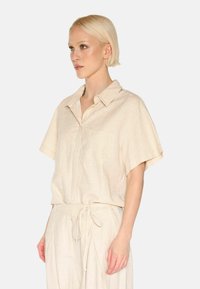 SAGE S/S  - Hemdbluse - 1105 brown rice