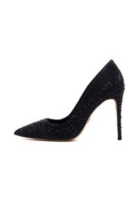Czarne szpilki z ostro zakończonym noskiem, ozdobione strukturalnymi kryształkami, z eleganckim obcasem typu stiletto. Gładkie wnętrze, połyskujące wykończenie.
