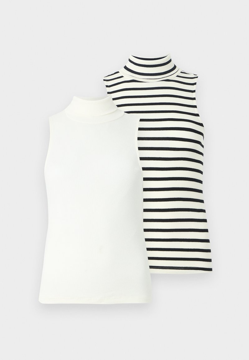 Due maglie a collo alto senza maniche: una bianca unita e una bianca con strisce orizzontali nere. Entrambe sono a costine e aderenti.