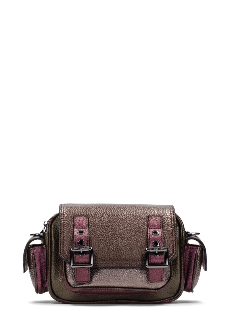 Borsa in metallo marrone e verde con superficie texturizzata, dotata di accenti rosa, doppio fibbia e tasca laterale. Design compatto rettangolare.