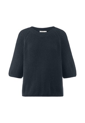 Maglione a maglia grigio scuro con scollatura ampia, maniche corte e vestibilità morbida. La texture è spessa, con un motivo a coste.