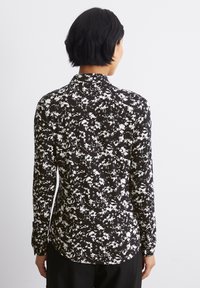 Marc O'Polo COLLAR PLACKET AOP - Button-down blouse - multi