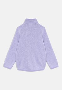 Veste polaire lavande à manches longues et col haut, présentée de dos sur fond blanc.
