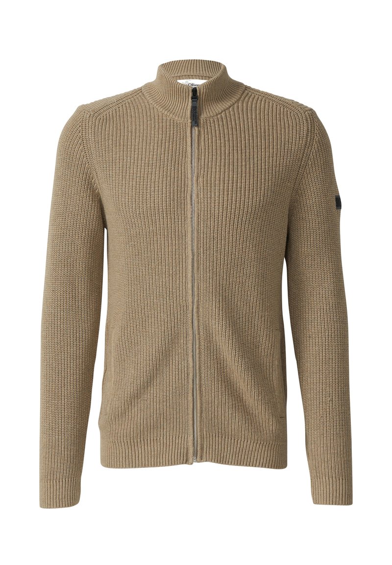 Schmal geschnittene, beige Reißverschlussjacke. Hergestellt aus strukturiertem Strickstoff mit hohem Kragen und gerippten Bündchen. Mit einem schwarzen Logo-Patch am Ärmel.