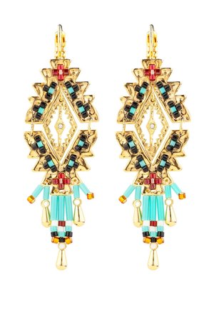 Des boucles d'oreilles dorées présentent un design géométrique avec des perles noires, teal et rouges. Le bas est orné de pendentifs turquoise et d'accents dorés.