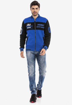 Blaue und schwarze Bomberjacke mit Reißverschluss, gestreiftem Kragen, gestickten Logos und kontrastierenden Ärmelakzenten. Lässige Passform mit gerippten Bündchen.