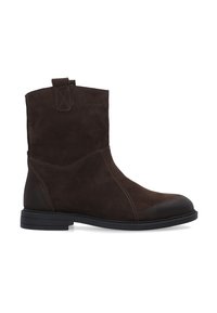 Bruine suède enkelboots met een gladde neuzenkap, zijstiksels en een trekhaak, met een rubberen zool voor grip.