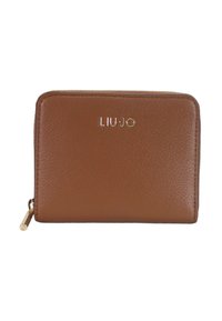 Billetera de cuero marrón con cierre de cremallera, que presenta un logo dorado grabado en el frontal, forma rectangular y superficie texturizada.